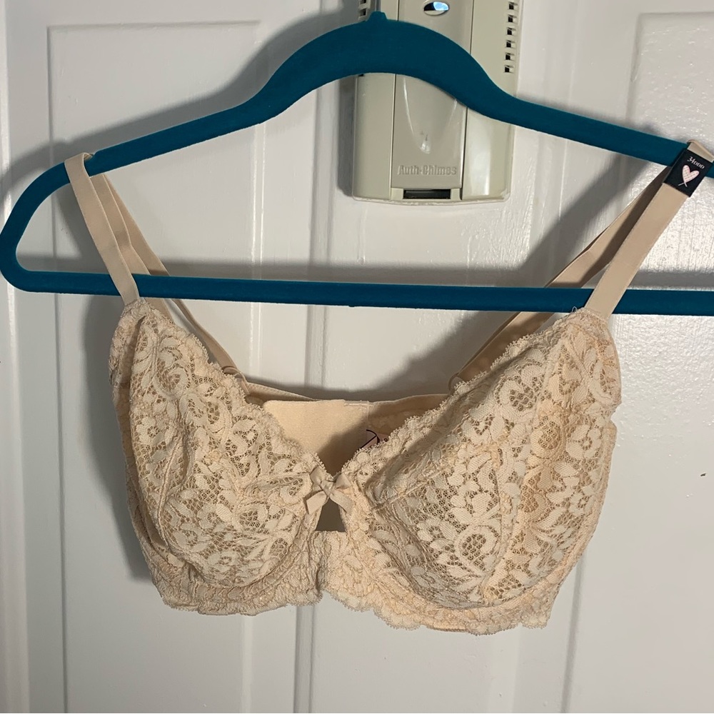 Victoria’s Secret Bra 34F (3D) Underwire Unpadded Lace Tan